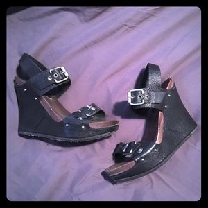 Report leather and wood wedge sandals